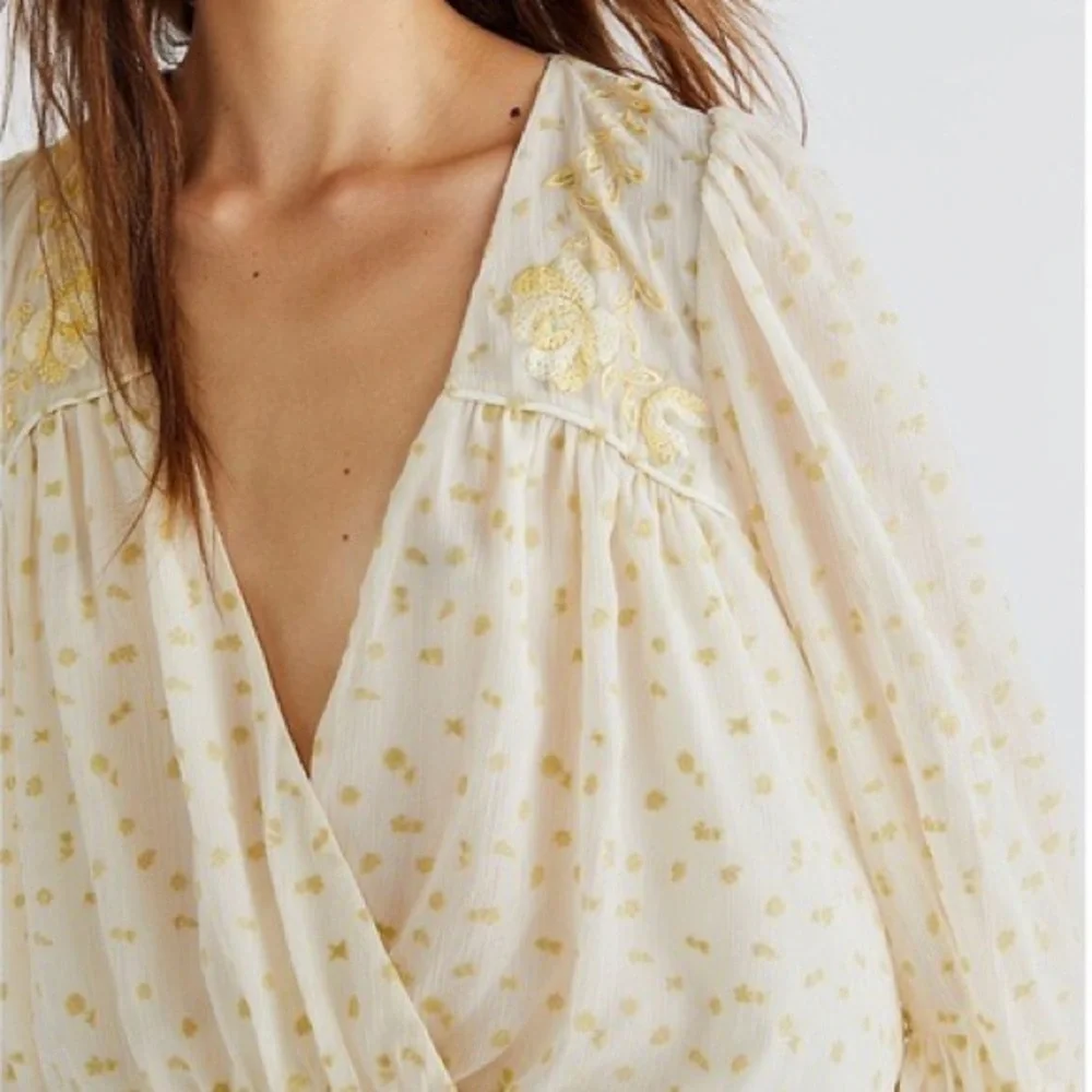 NWOT Free People Floral Embroidered Daydream Believer Blouse Antique Combo - Picture 2 of 4